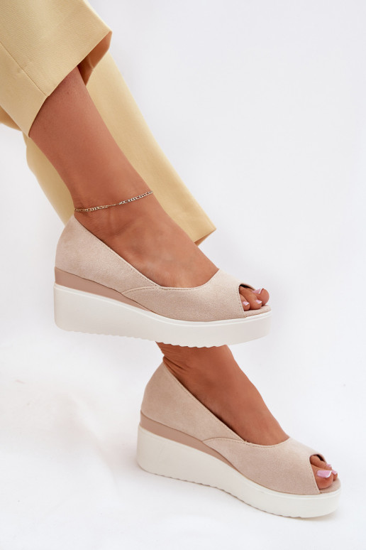 Sandales pour femmes Sur un coin Z en daim écologiqueu couleur ivoire Velira Sandales pour femmes Sur un coin Z en daim écologiqueu couleur ivoire Velira