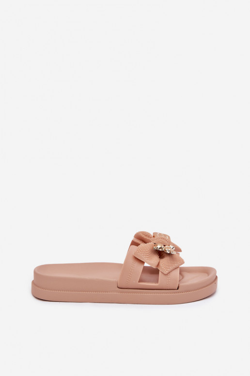Pantoufles pour femmes avec des rubans I Złotą Broszką beige Lynara Pantoufles pour femmes avec des rubans I Złotą Broszką beige Lynara