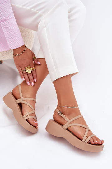Sandales pour femmes avec une plateforme avec des bandes beige Civara