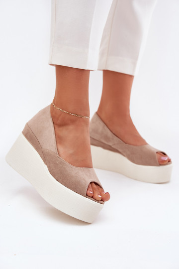 Sandales pour femmes Sur un coin et plateforme beige Felyra 2