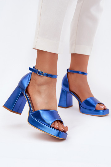 Sandales laquées pour femme avec des talons couleur bleue Il fautrila