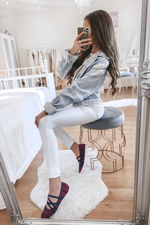 Chaussures en suède roses avec...