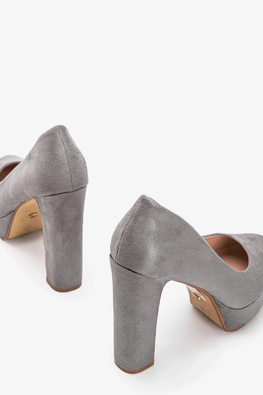 Escarpins gris hauts avec plateforme,...