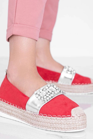 Espadrilles rouges ornées...