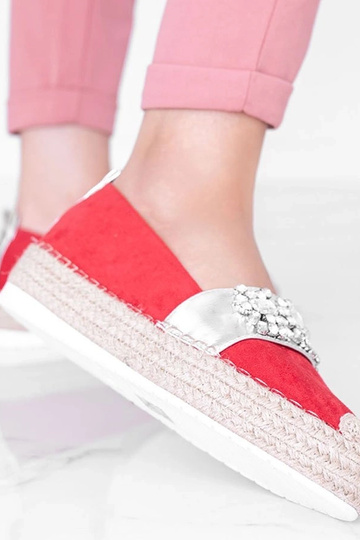 Espadrilles rouges ornées... 2