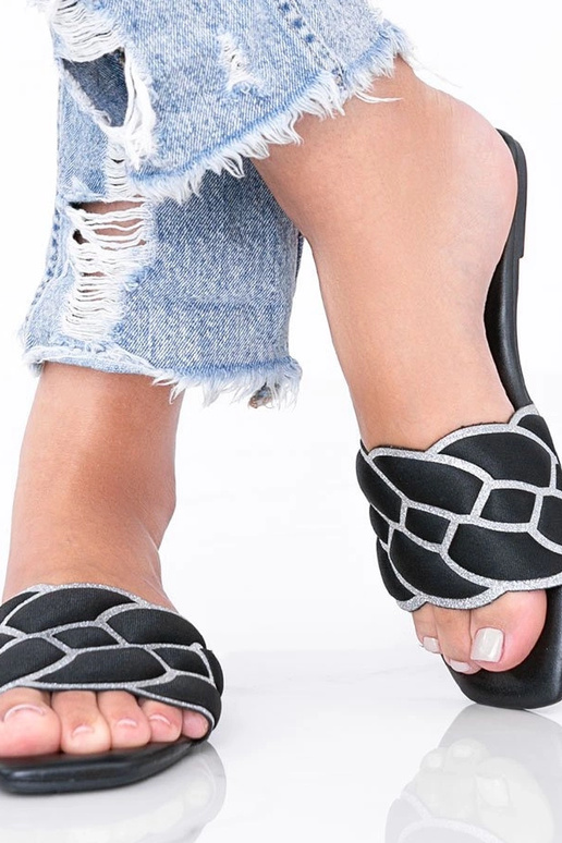 Sandales noires avec dessus décoré, «...