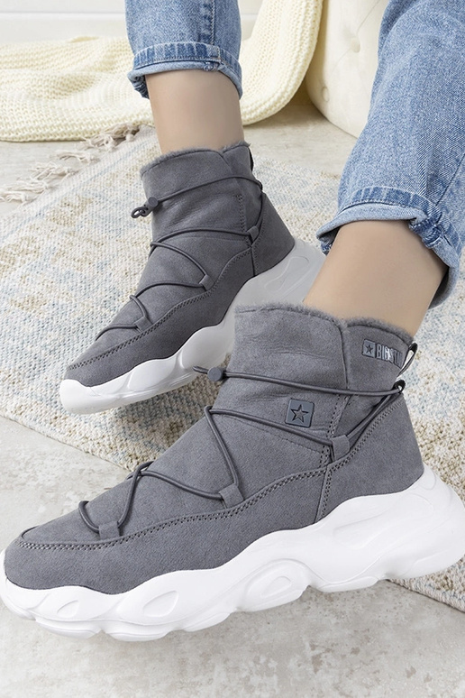 Bottes d'hiver grises et élégantes...