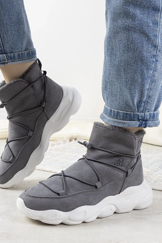 Bottes d'hiver grises et élégantes...