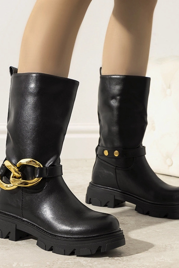 Bottines noires isolées avec chaîne Harrison