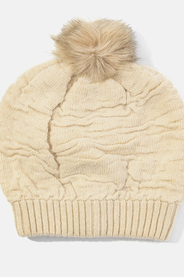Bonnet femme beige à pompon...