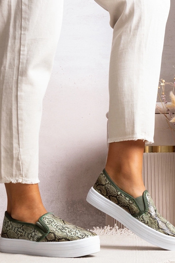 Baskets vertes à enfiler...