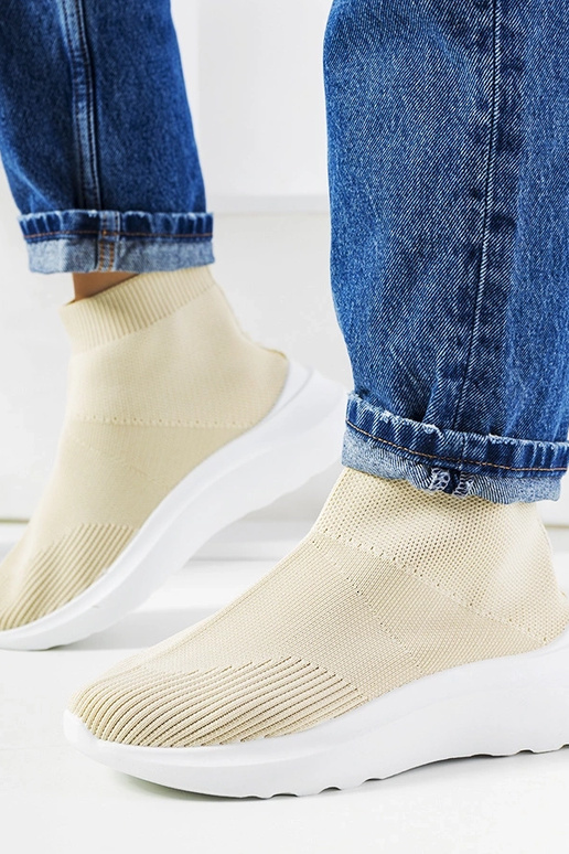 Les baskets montantes beiges de Jennifer