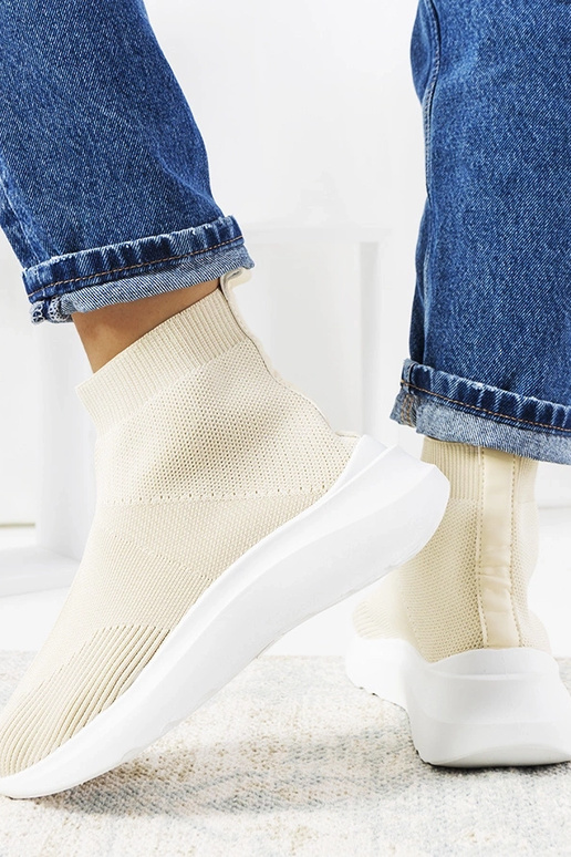 Les baskets montantes beiges de Jennifer