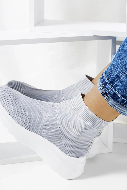 Les baskets montantes grises de Jennifer