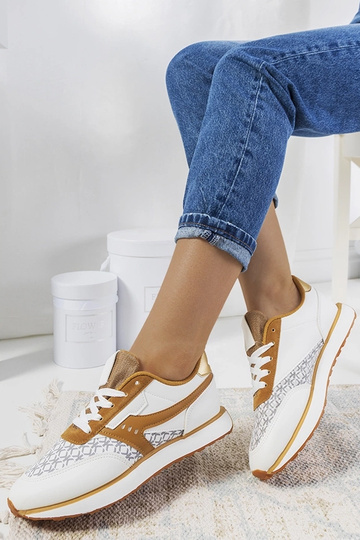 Baskets blanches et marron... 2
