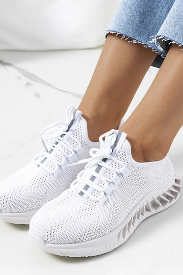 Baskets de sport blanches... 2