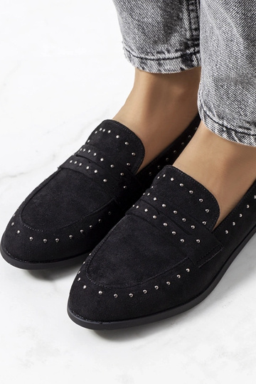 Mocassins noirs en cuir avec clous, « Ishana »