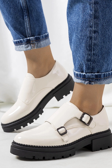 Chaussures en cuir verni beige Valks
