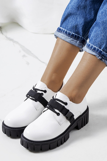 Chaussures blanches à semelles de tracteur Marike 2