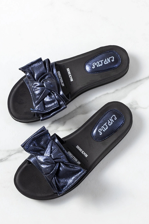 Tongs bleu marine avec un nœud...