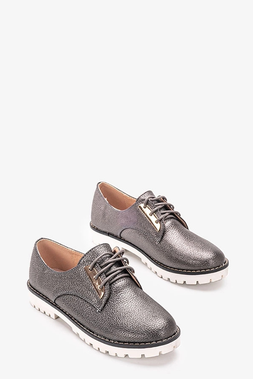 Chaussures noires brillantes pour... Chaussures noires brillantes pour...