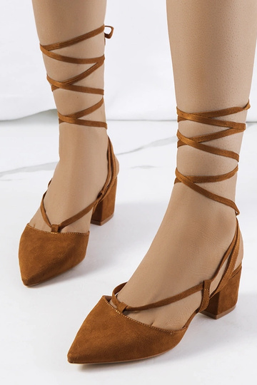 Escarpins à lacets et talon carré Victoris Brown