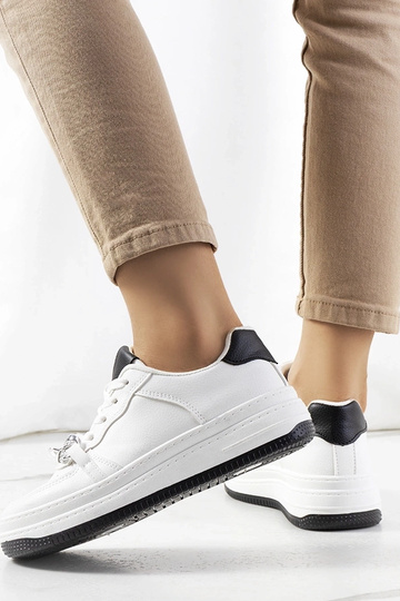 Baskets blanches avec chaîne Maring