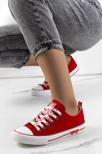 Baskets classiques rouges...