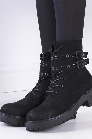 Bottes à lacets noires... 2