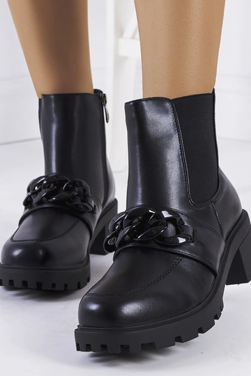 Bottines noires avec chaîne, « Bilka »