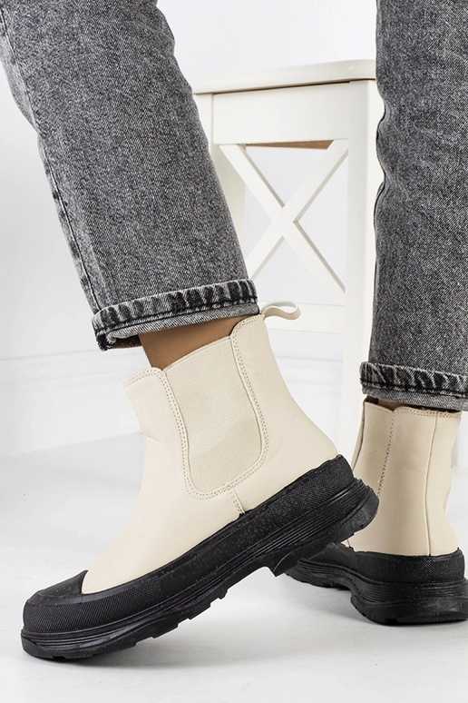 Bottes en simili cuir couleur sable... Bottes en simili cuir couleur sable...