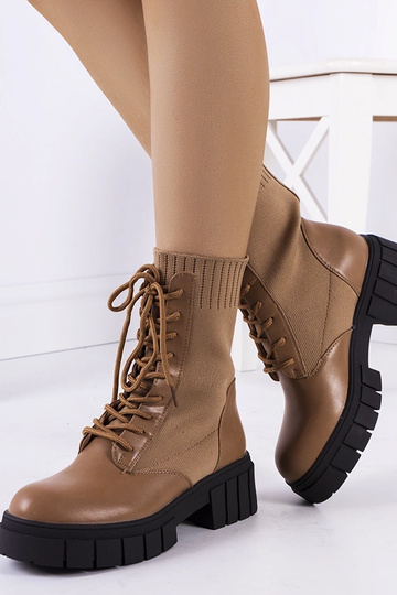 Bottines brunes avec tige...