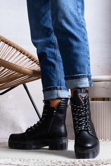 Bottines noires en cuir...