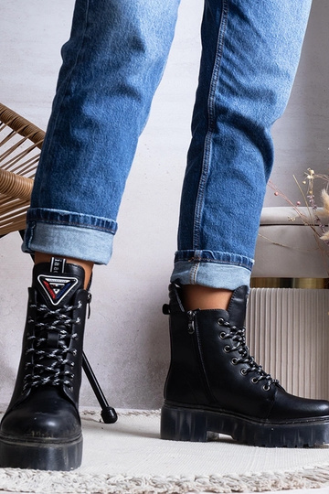 Bottines noires en cuir... 2