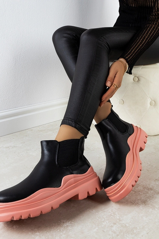 Bottines noires sur plateforme rose,...