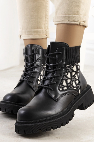 Bottines noires à tige... 2