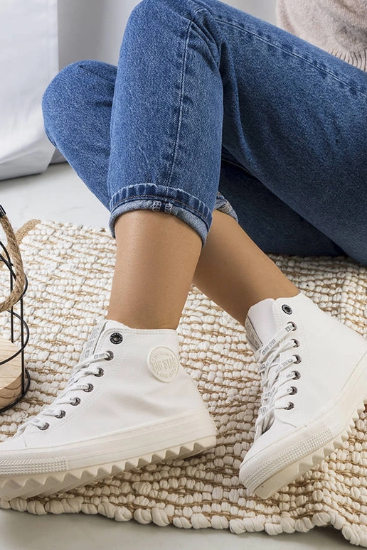 Baskets isolées blanches Big Star... Baskets isolées blanches Big Star...