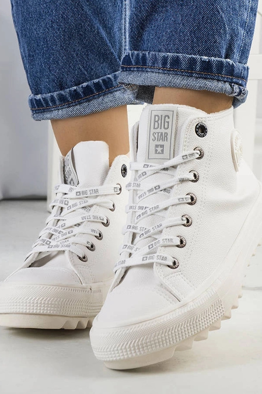 Baskets isolées blanches Big Star... Baskets isolées blanches Big Star...