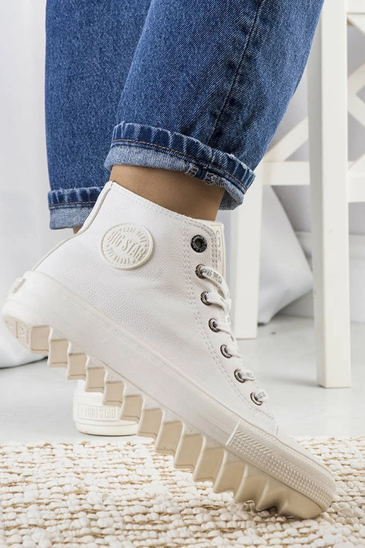 Baskets isolées blanches Big Star... Baskets isolées blanches Big Star...