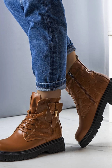 Bottes de trappeur isolées marron pour charbon