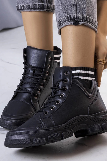 Bottes isolées noires par...
