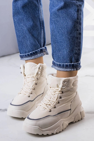Bottes Rimu isolées couleur crème 2