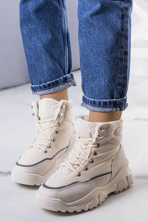 Bottes Rimu isolées couleur crème