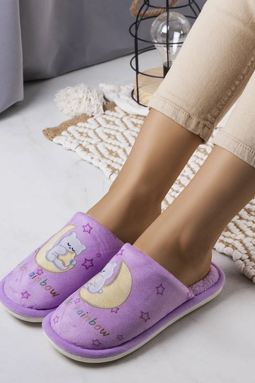 Chaussons violets doux avec...