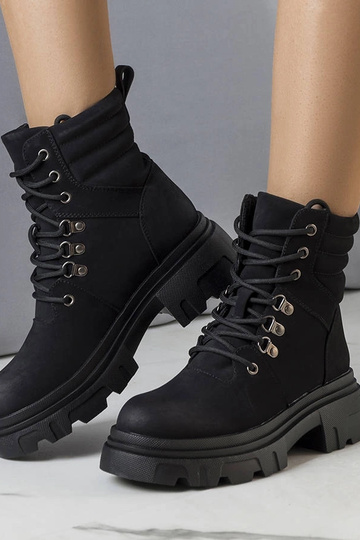 Bottes noires sur semelle... 2