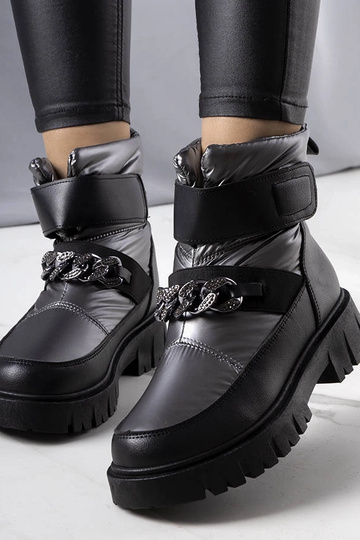 Bottes de neige à chaîne...