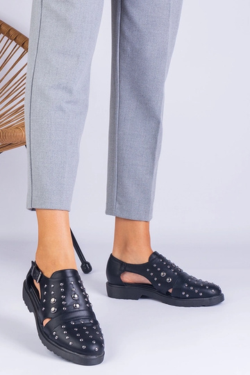 Chaussures noires découpées... 2