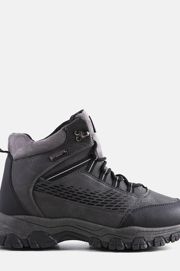 Bottes de randonnée isolées...