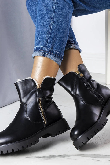 Bottines noires isolées avec fourrure Teris
