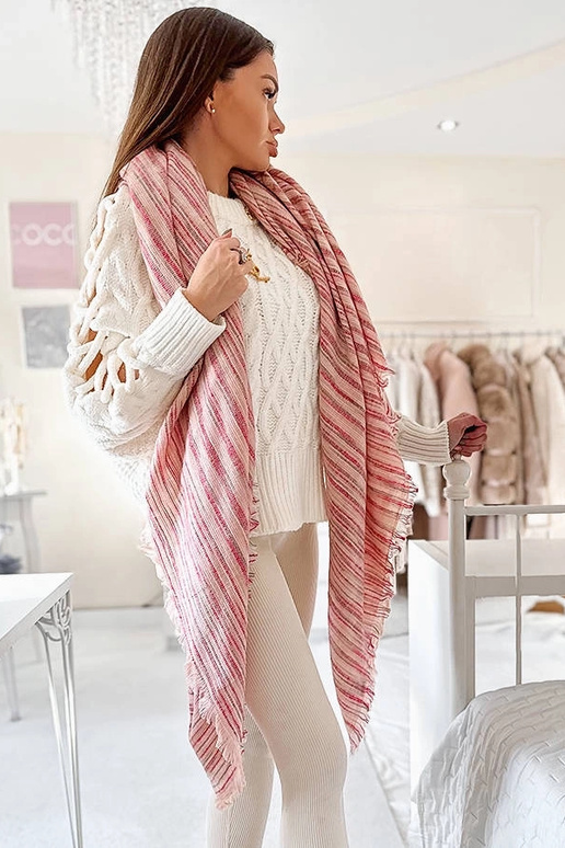 L'écharpe rose de Nyomi